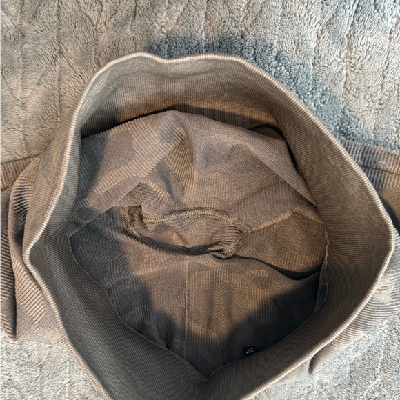 Gymshark Adapt Camo Seamless Shorts - Picture 4 of 8